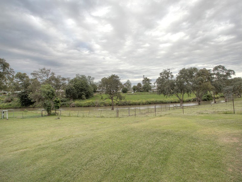 10 Cunningham Street, Oakey QLD 4401