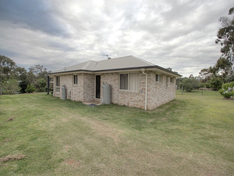 10 Cunningham Street, Oakey QLD 4401