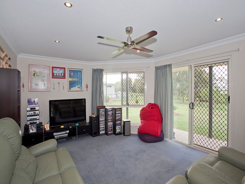 10 Cunningham Street, Oakey QLD 4401
