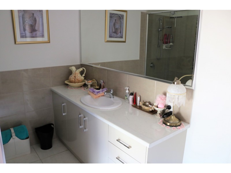 9 Debbie Court, Oakey QLD 4401