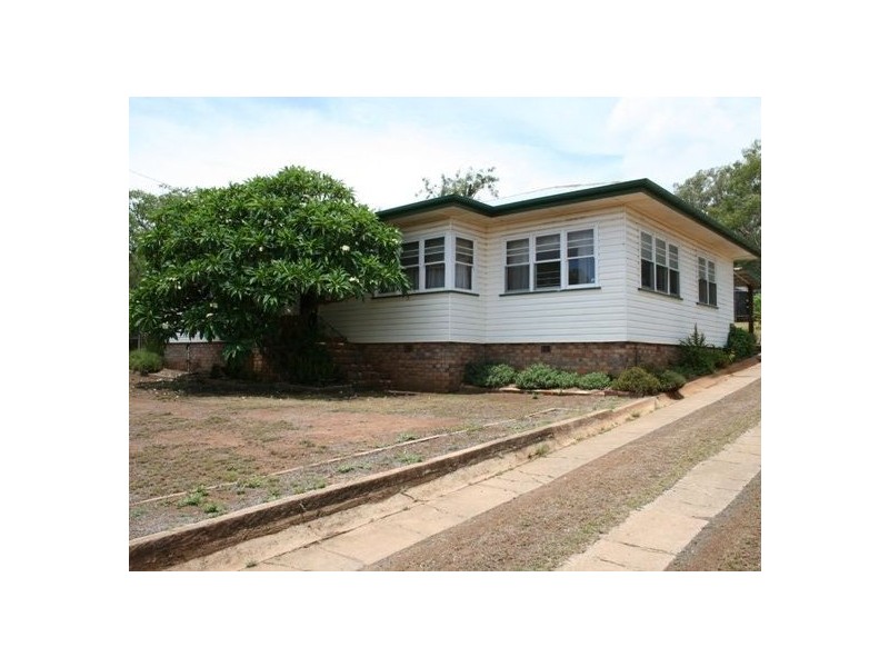 26 Toowoomba Road, Oakey QLD 4401