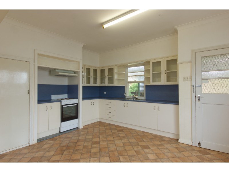 26 Toowoomba Road, Oakey QLD 4401