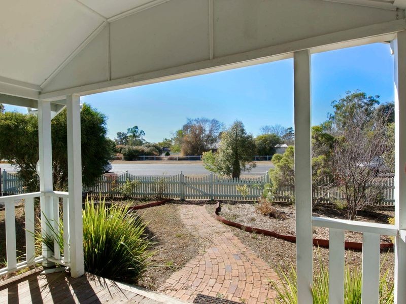 2 York Street, Oakey QLD 4401