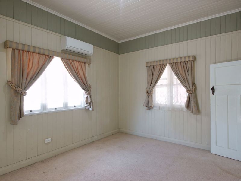 2 York Street, Oakey QLD 4401