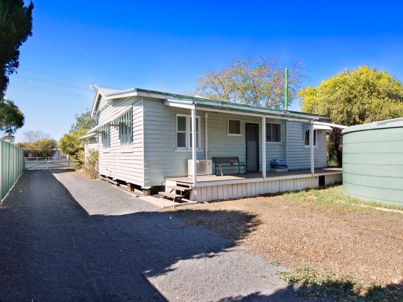 2 York Street, Oakey QLD 4401