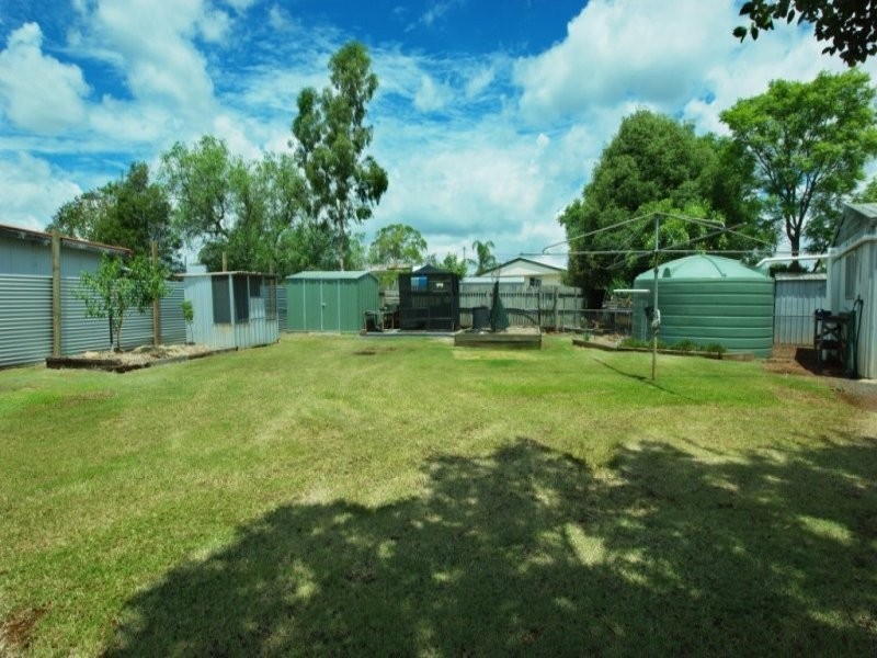 9 Aubigny Road, Oakey QLD 4401