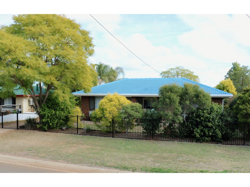 14 Cooper Avenue, Oakey QLD 4401