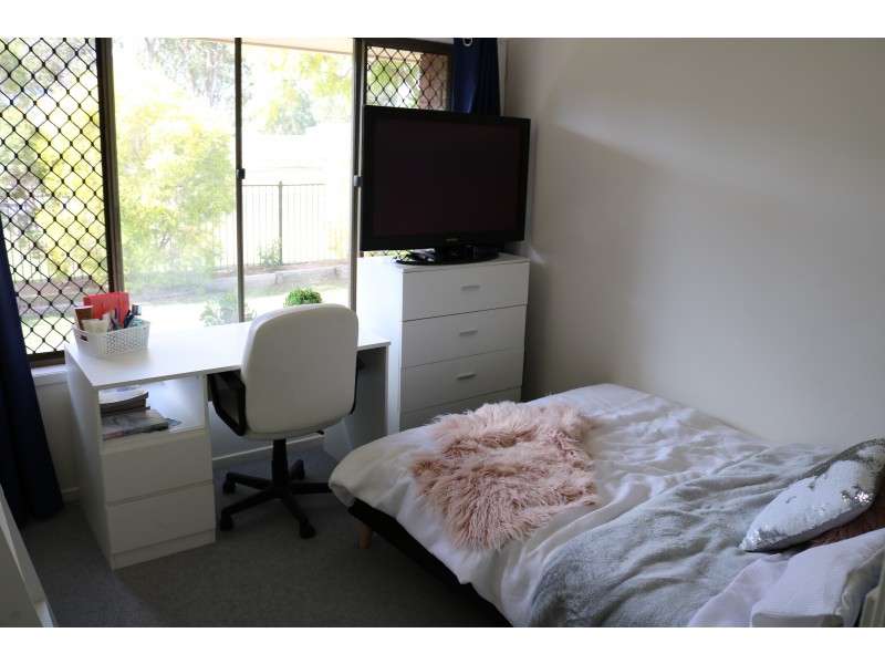 14 Cooper Avenue, Oakey QLD 4401