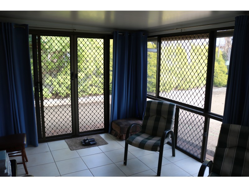 14 Cooper Avenue, Oakey QLD 4401