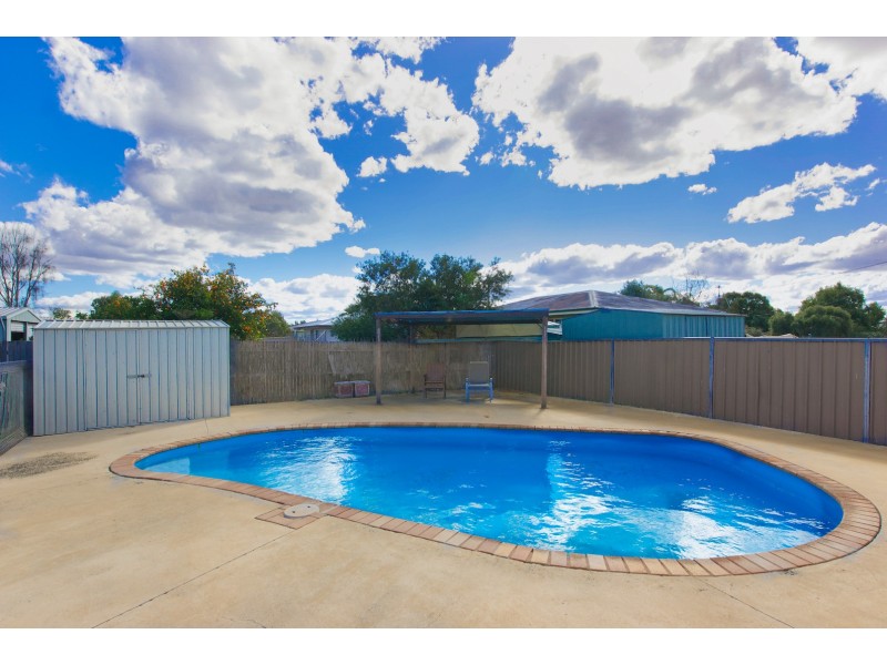 21 Joseph Street, Oakey QLD 4401