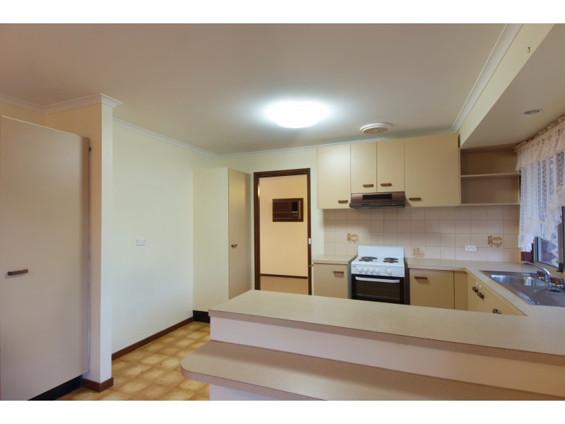 24 Robb Street, Oakey QLD 4401