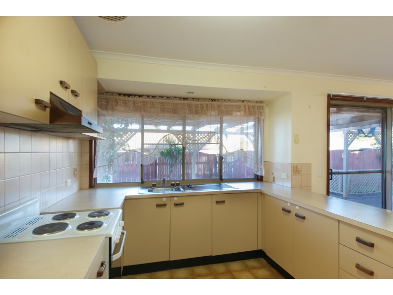 24 Robb Street, Oakey QLD 4401