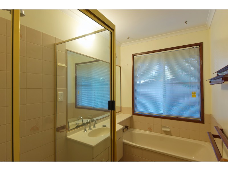 24 Robb Street, Oakey QLD 4401