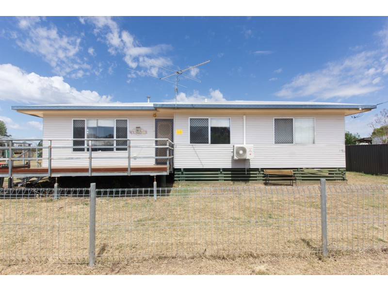 14 Earl Street, Jondaryan QLD 4403