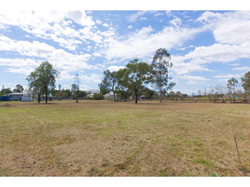 14 Earl Street, Jondaryan QLD 4403