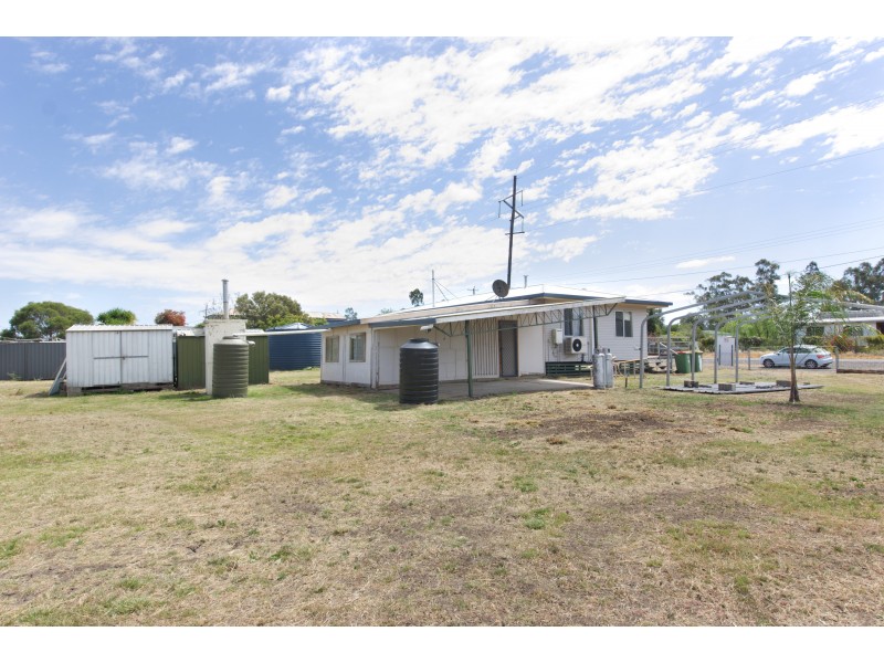 14 Earl Street, Jondaryan QLD 4403