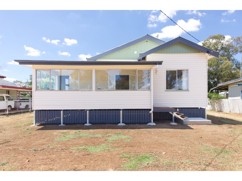 30 Davidson Street, Oakey QLD 4401