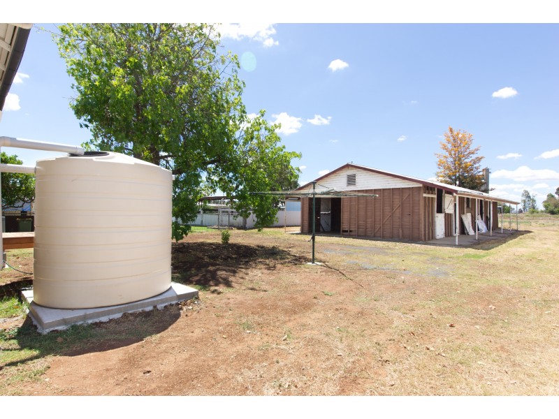 30 Davidson Street, Oakey QLD 4401