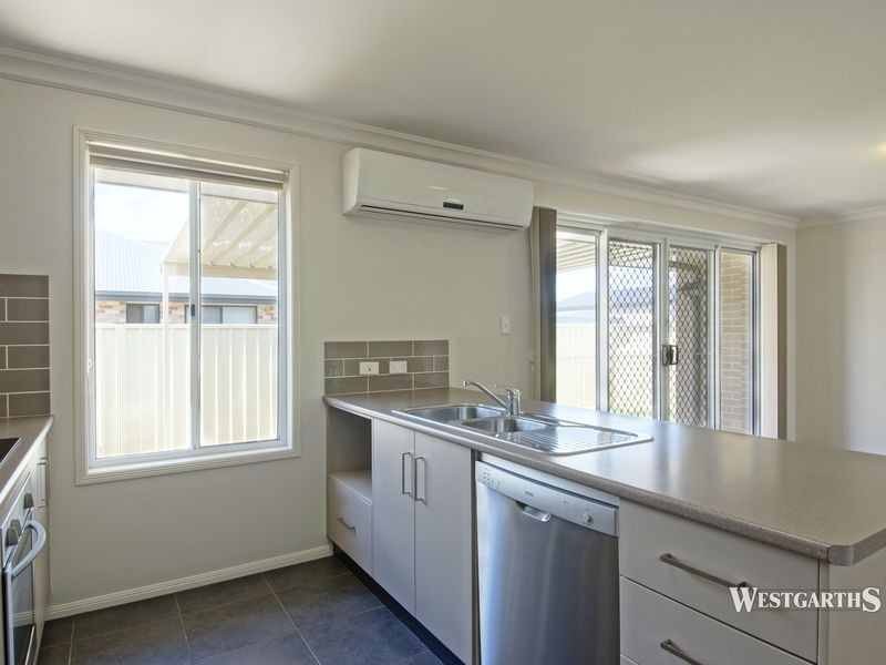 2/2 Debbie Court, Oakey QLD 4401