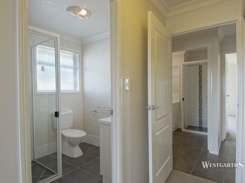 2/2 Debbie Court, Oakey QLD 4401