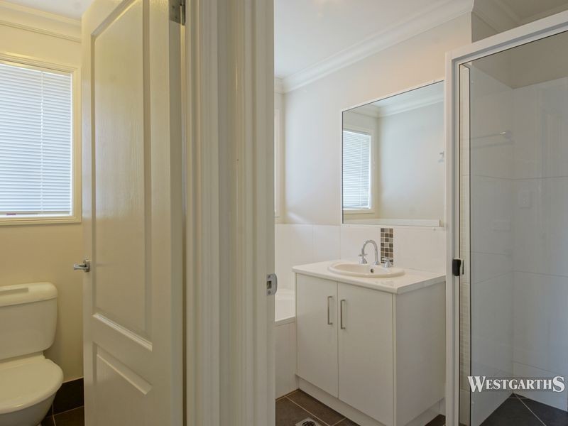 2/2 Debbie Court, Oakey QLD 4401