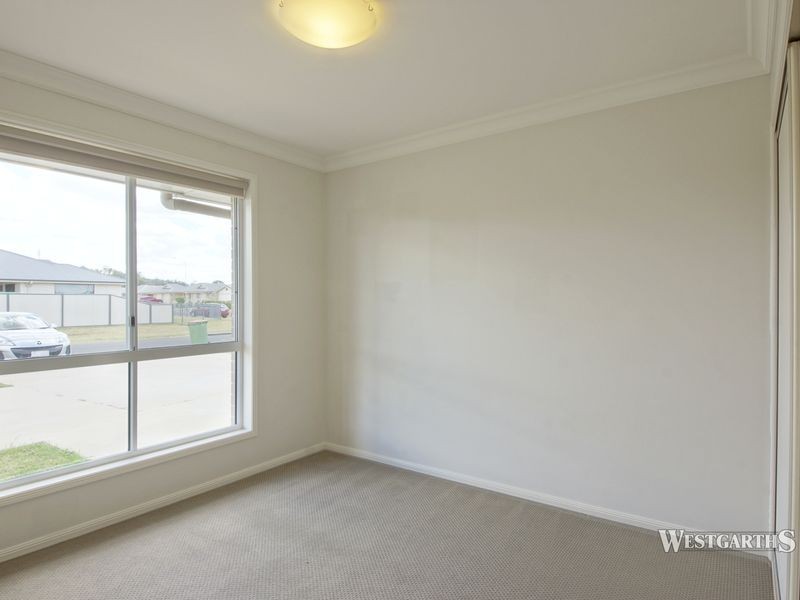 2/2 Debbie Court, Oakey QLD 4401