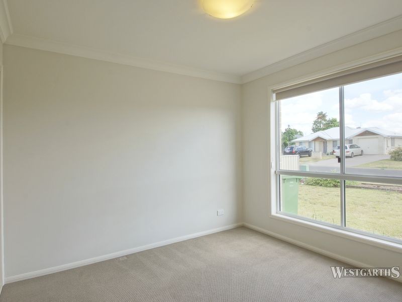 2/2 Debbie Court, Oakey QLD 4401