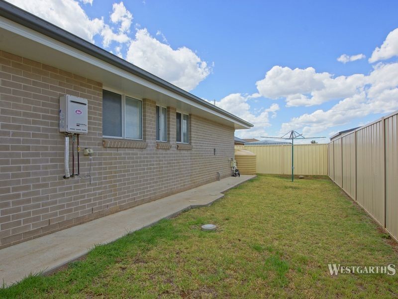 2/2 Debbie Court, Oakey QLD 4401