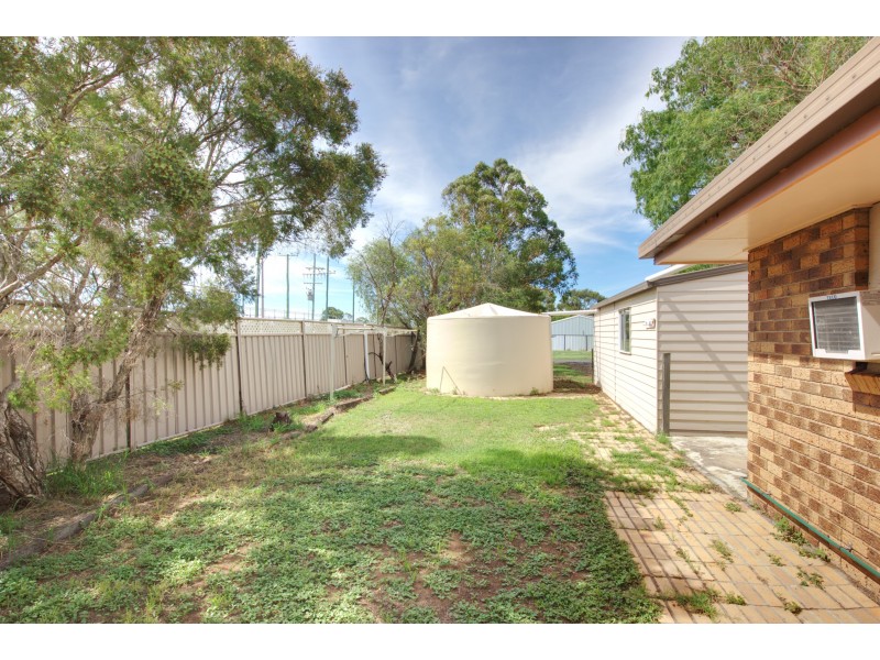 38 Cunliffe Street, Oakey QLD 4401