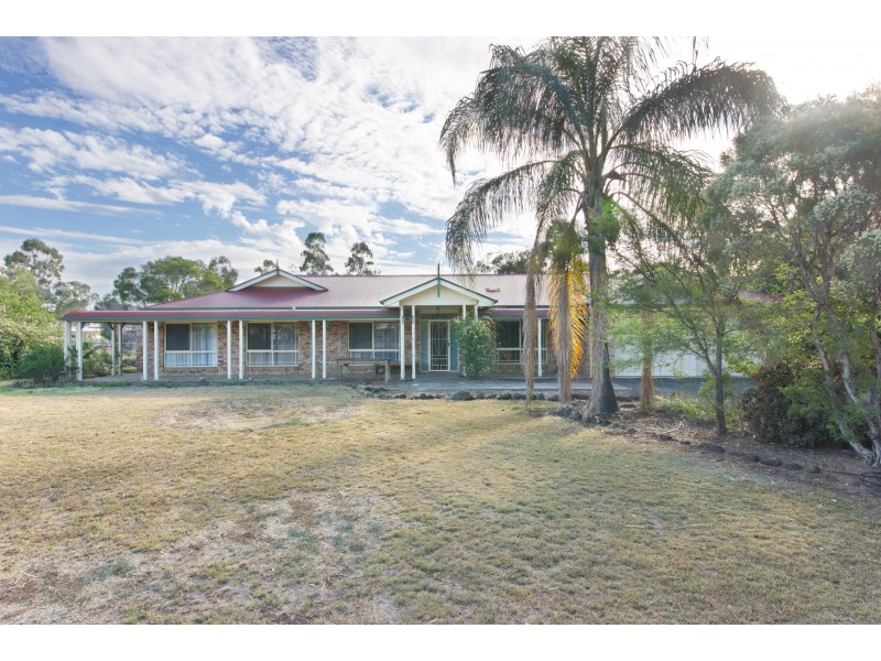 6 Russell Street, Oakey QLD 4401
