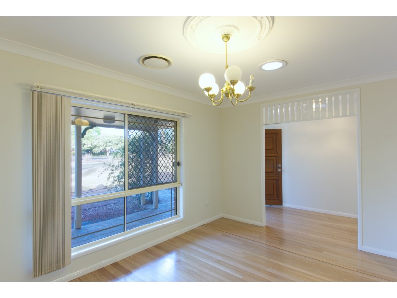 6 Russell Street, Oakey QLD 4401