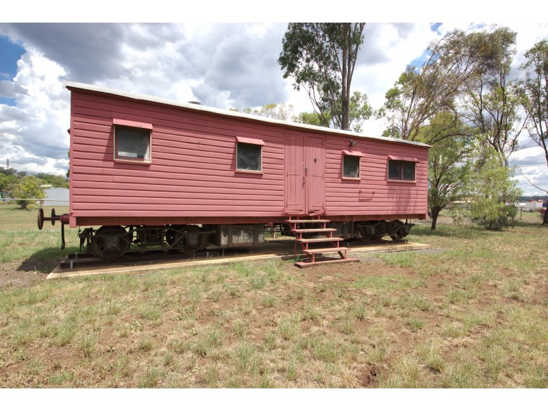 6 Russell Street, Oakey QLD 4401