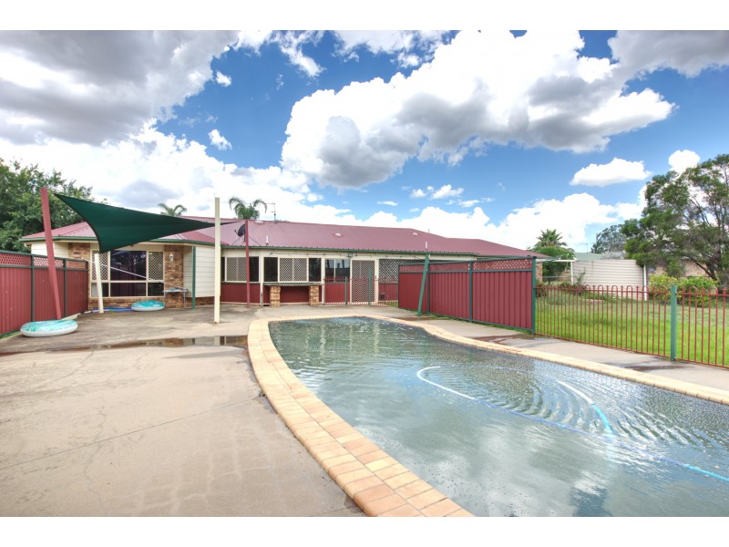 6 Russell Street, Oakey QLD 4401