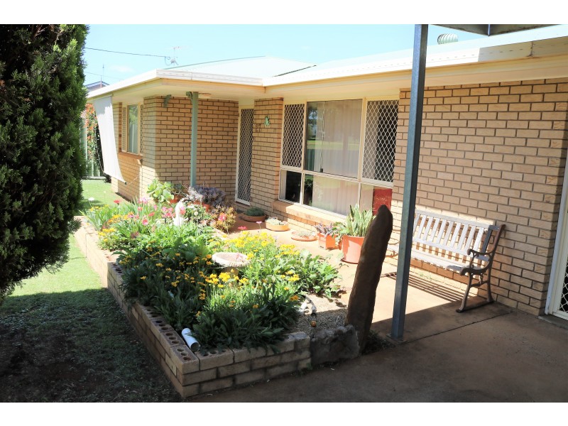 27 Hamlyn Road, Oakey QLD 4401