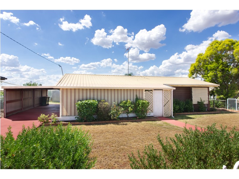 71 Proposch Street, Oakey QLD 4401