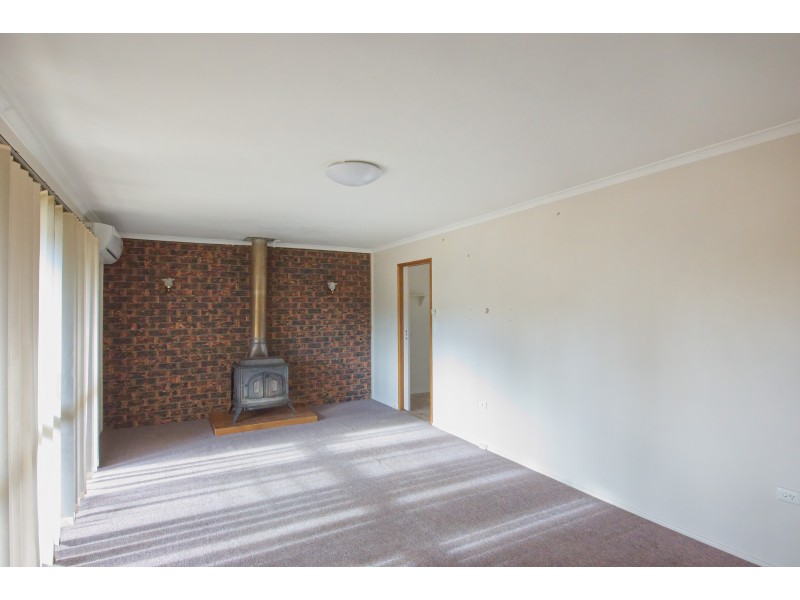 12 Robb Street, Oakey QLD 4401