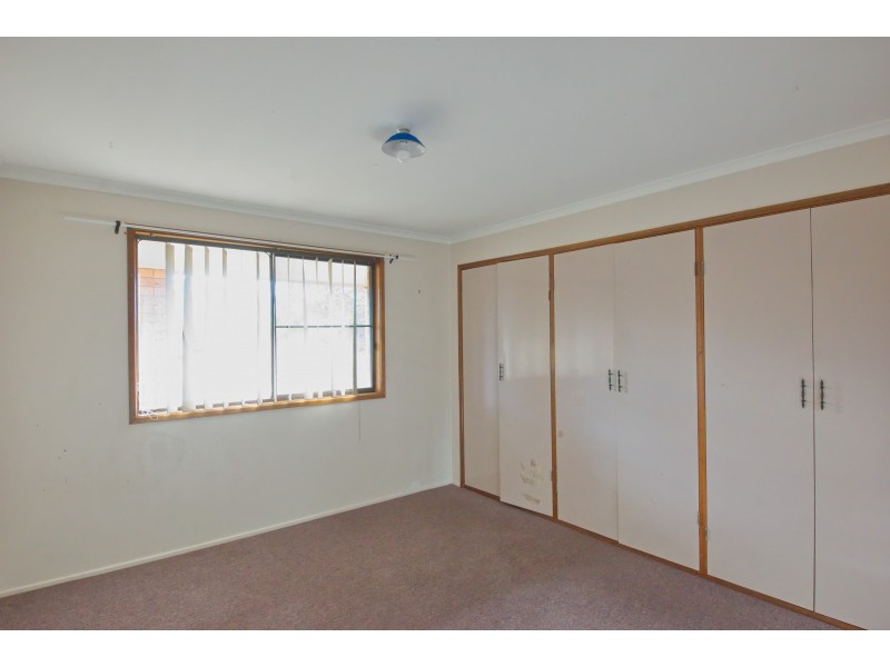 12 Robb Street, Oakey QLD 4401