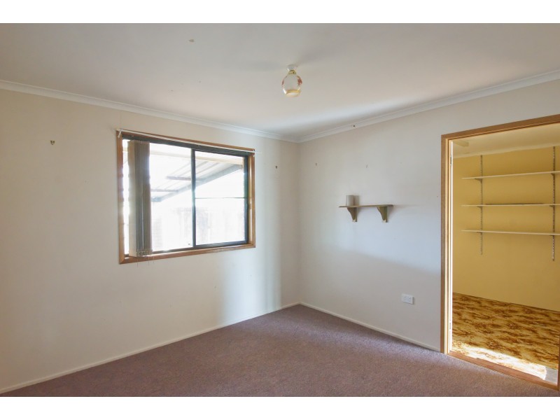 12 Robb Street, Oakey QLD 4401