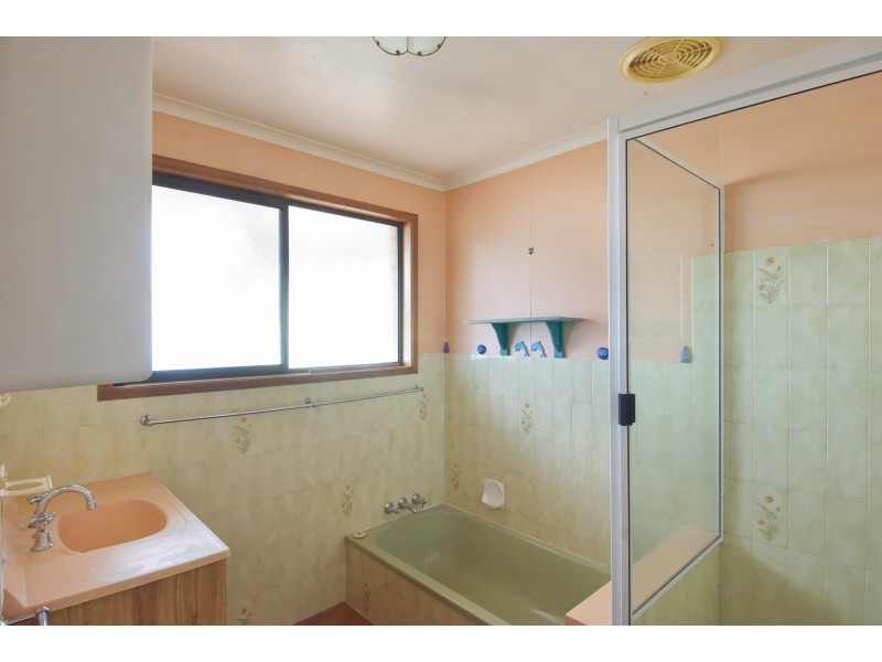 12 Robb Street, Oakey QLD 4401