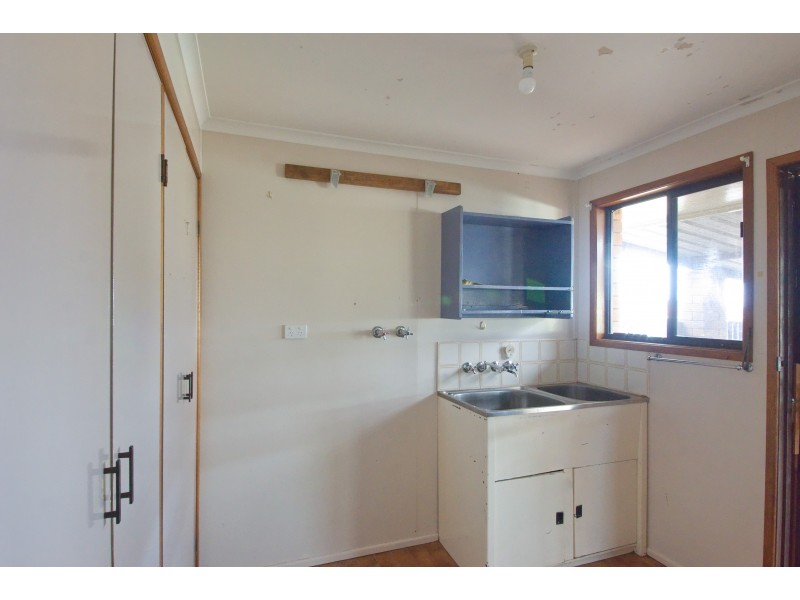 12 Robb Street, Oakey QLD 4401