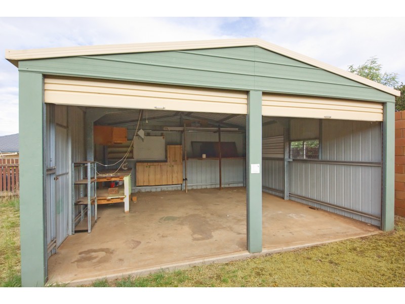 12 Robb Street, Oakey QLD 4401