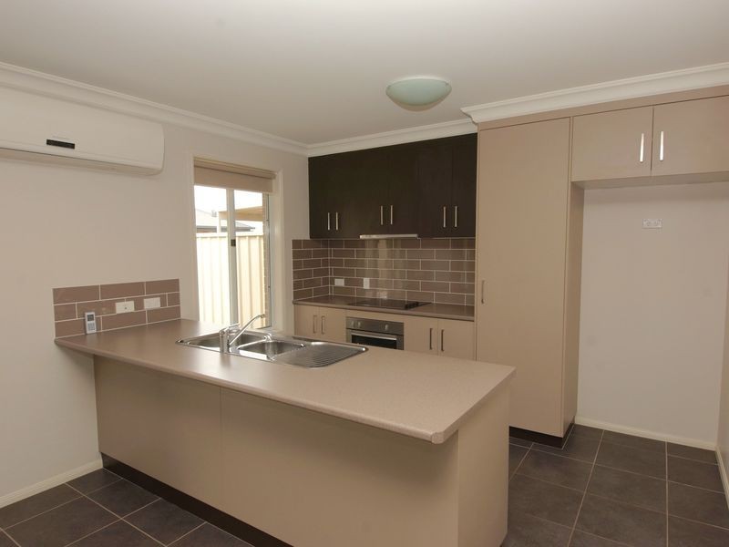 1/2 Debbie Court, Oakey QLD 4401