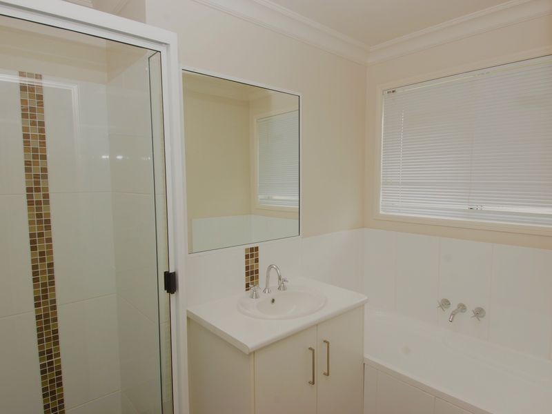 1/2 Debbie Court, Oakey QLD 4401