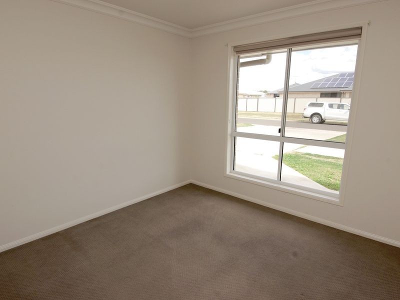 1/2 Debbie Court, Oakey QLD 4401