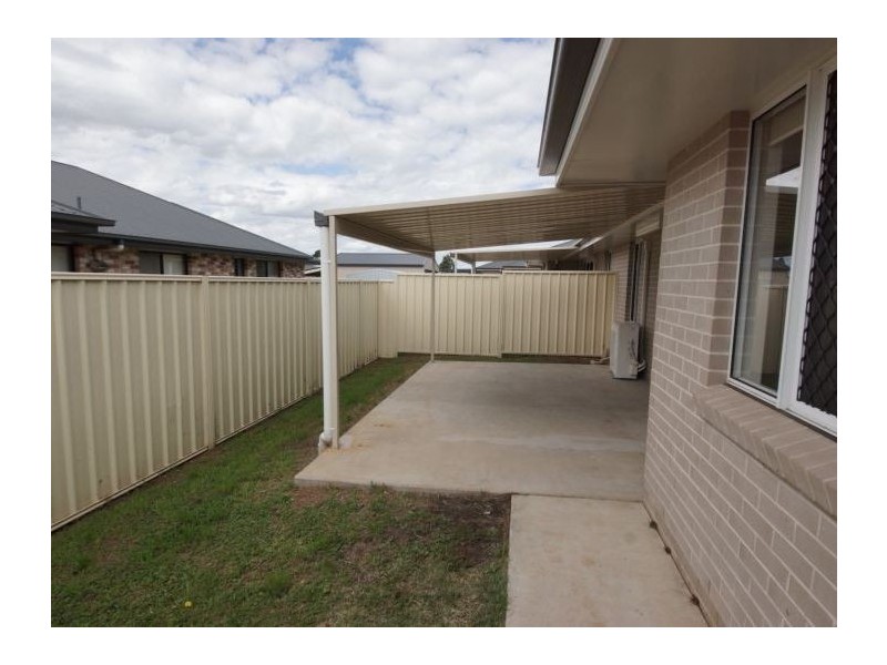 1/2 Debbie Court, Oakey QLD 4401