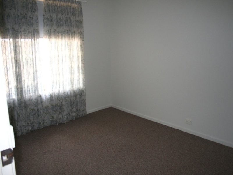 5 Cooper Avenue, Oakey QLD 4401