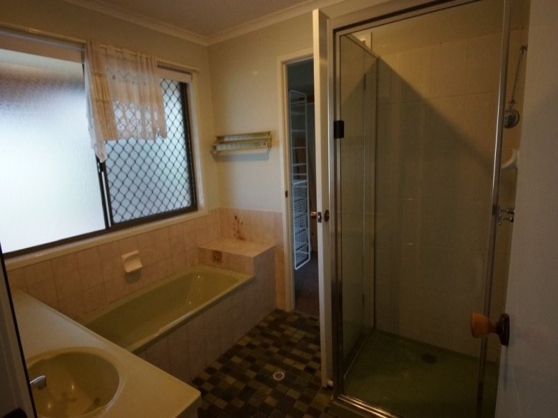 5 Cooper Avenue, Oakey QLD 4401