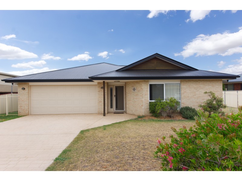 16 Lynne Court, Oakey QLD 4401