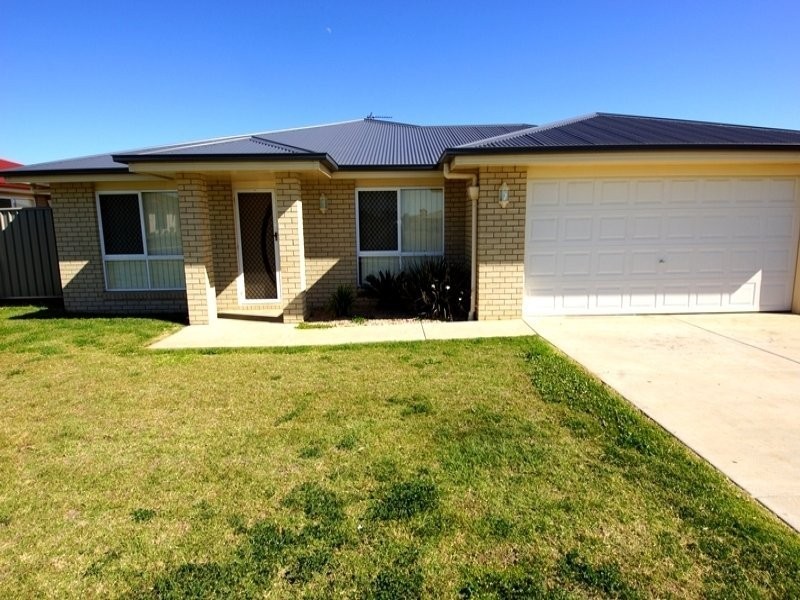 41 Berghofer Drive, Oakey QLD 4401