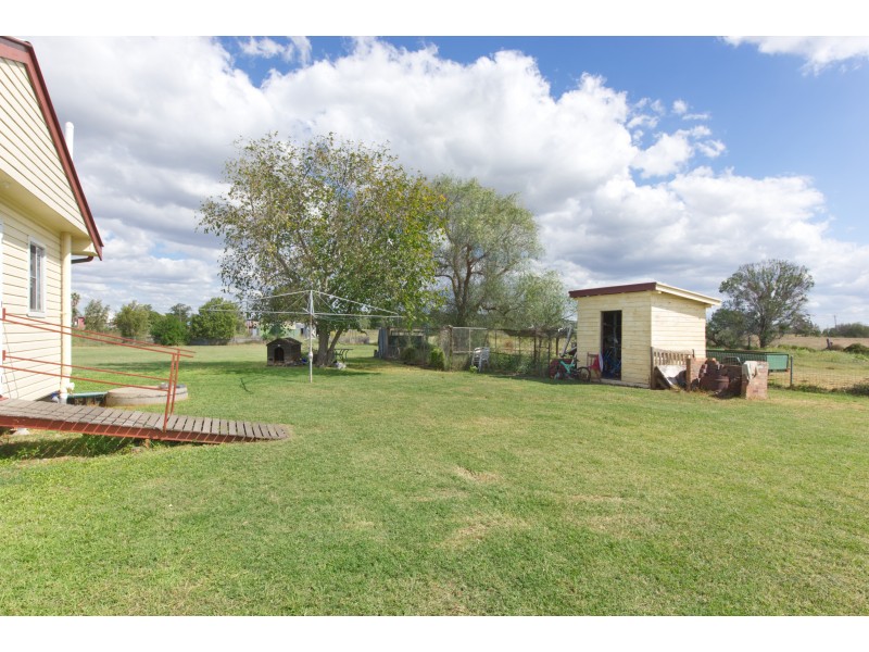 5 Nungil Street, Jondaryan QLD 4403